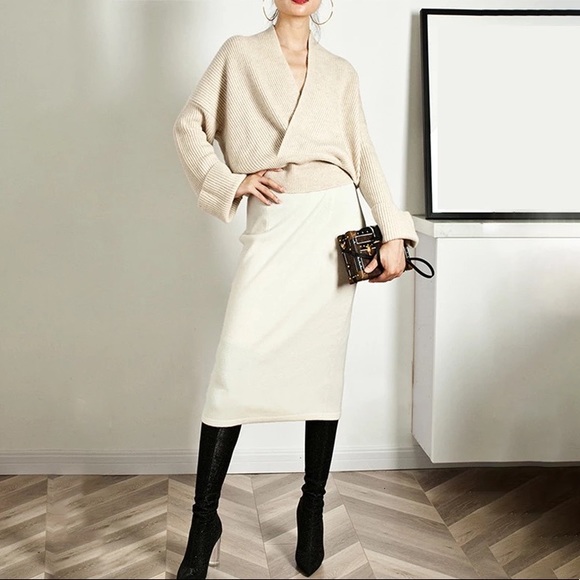 The EVERLYNE Cashmere Blend Sweater - Picture 6 of 8